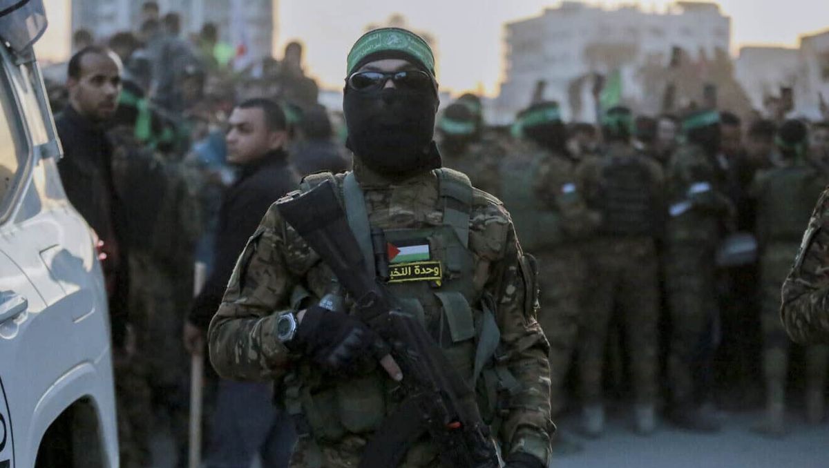 Martialischer Hamas-Aufmarsch bei der Freilassung israelischer Geiseln zum Inkrafttreten des Waffenstillstandsabkommens