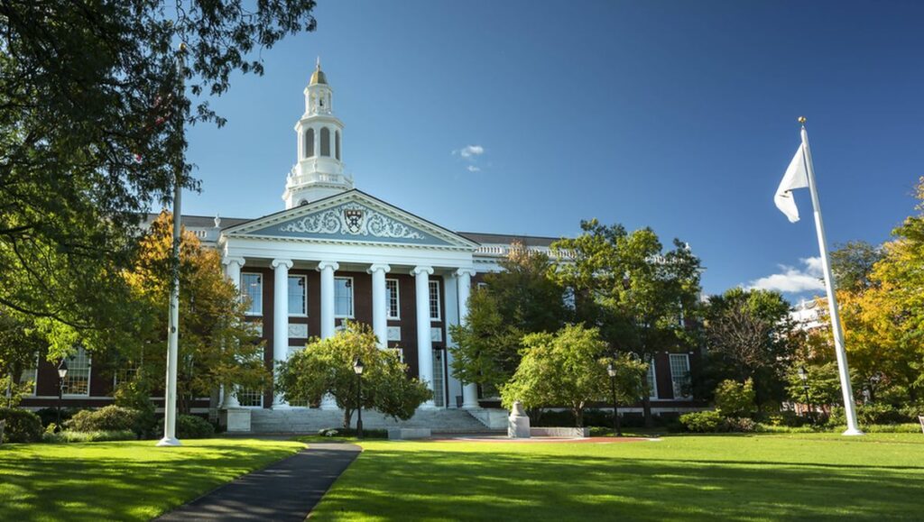 Harvard University übernimmt IHRA-Antisemitismusdefinition