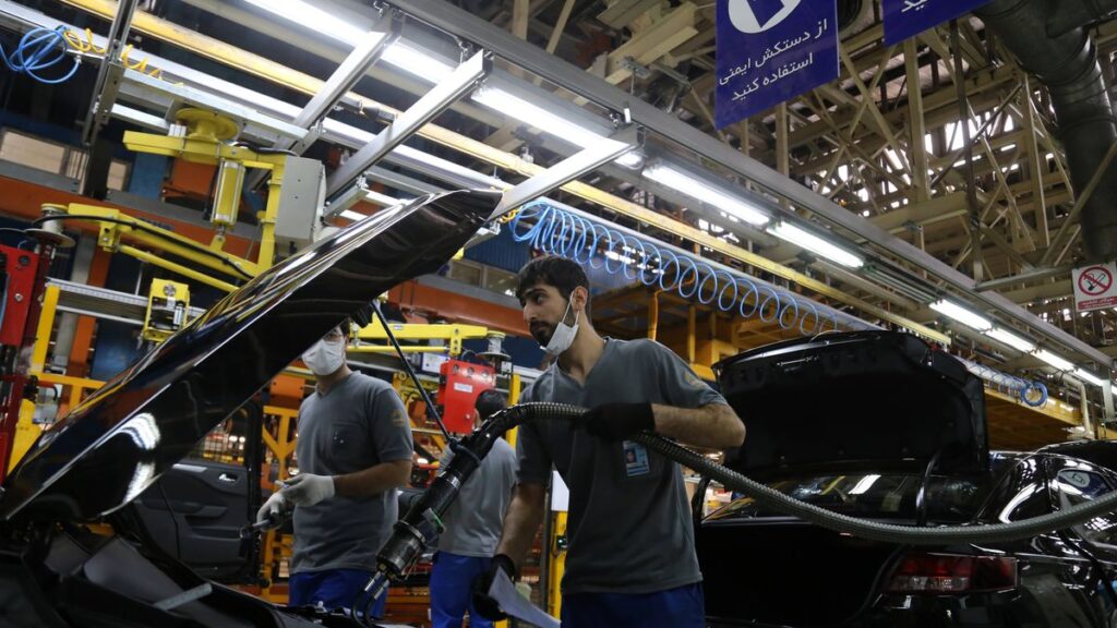 Die iranische Autoproduktion ist teuer, unproduktiv und ineffektiv