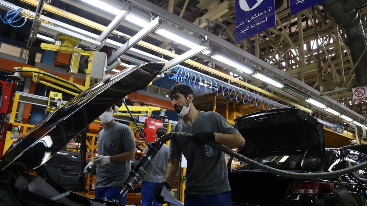 Die iranische Autoproduktion ist teuer, unproduktiv und ineffektiv