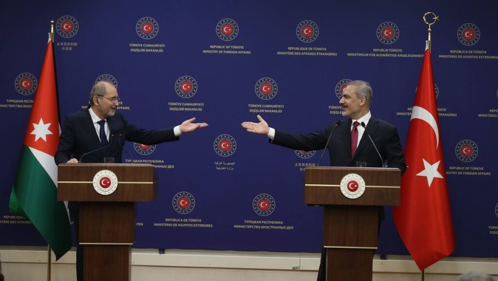 Jordaniens Außenminister Safadi bei einer Pressekonferenz mit seinem türkischen Amtskollegen Fidan
