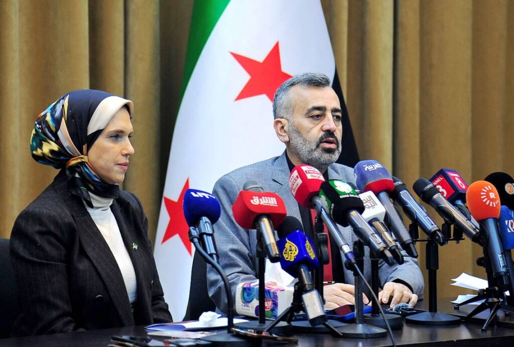 Der Chef des Vorbereitungeskomitees bei der Ankündigung des »Nationalen Dialogforums« Syriens. (© imago images/Xinhua)