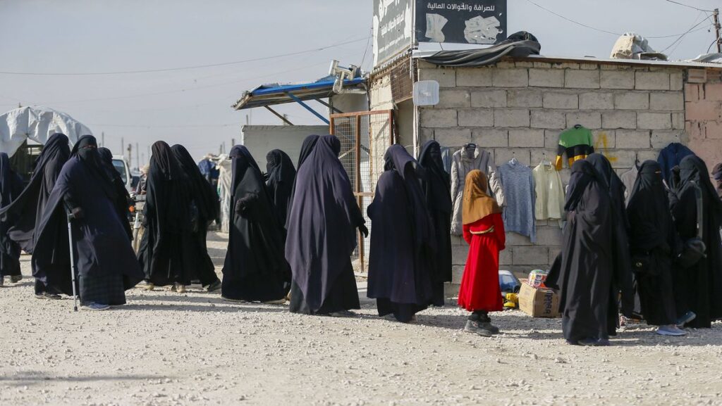 Weibliche Mitglieder des Islamischen Staates im Lager al-Hol im Osten Syriens