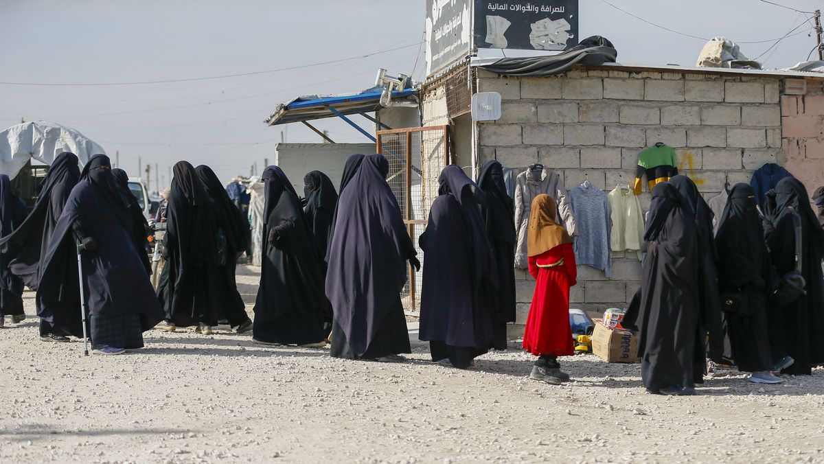 Weibliche Mitglieder des Islamischen Staates im Lager al-Hol im Osten Syriens