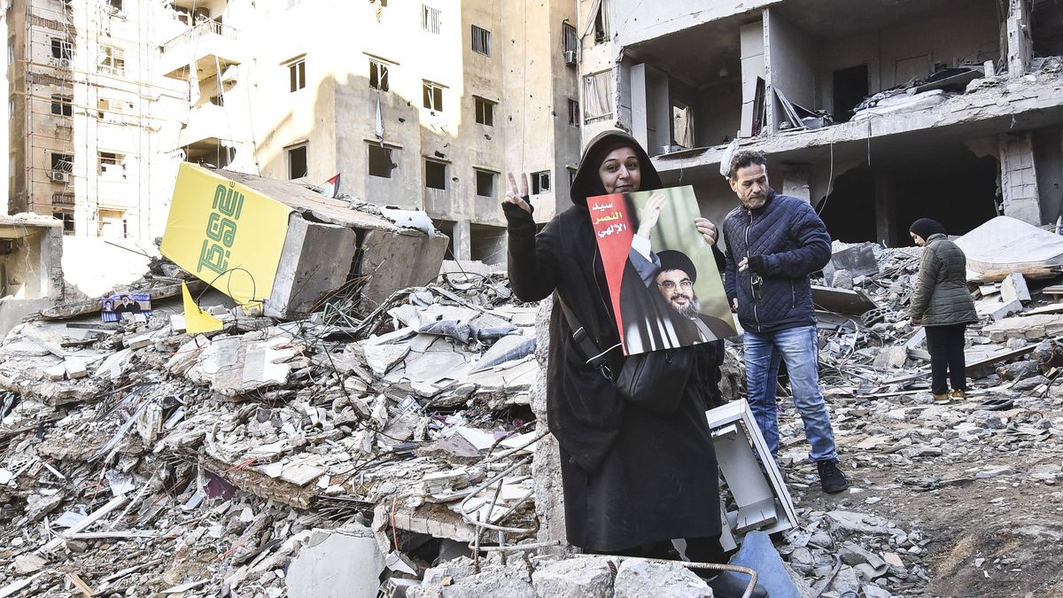 Hisbollah-Anhänger am Ort der Nasrallah-Liquidierung in Beirut