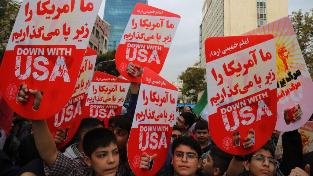 Iranische Regimeanhänger bei einer antiamerikanischen Demonstration in Teheran