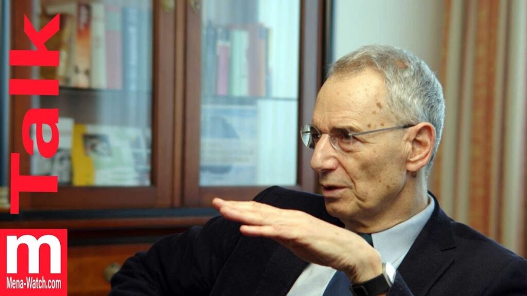 Im Gespräch mit Maya Zehden beleuchtet Michael Wolffsohn alte und neue Formen von Antisemitismus, die Bedeutung von Bildung im Kampf gegen Judenhass und die Verantwortung der Wissenschaft.