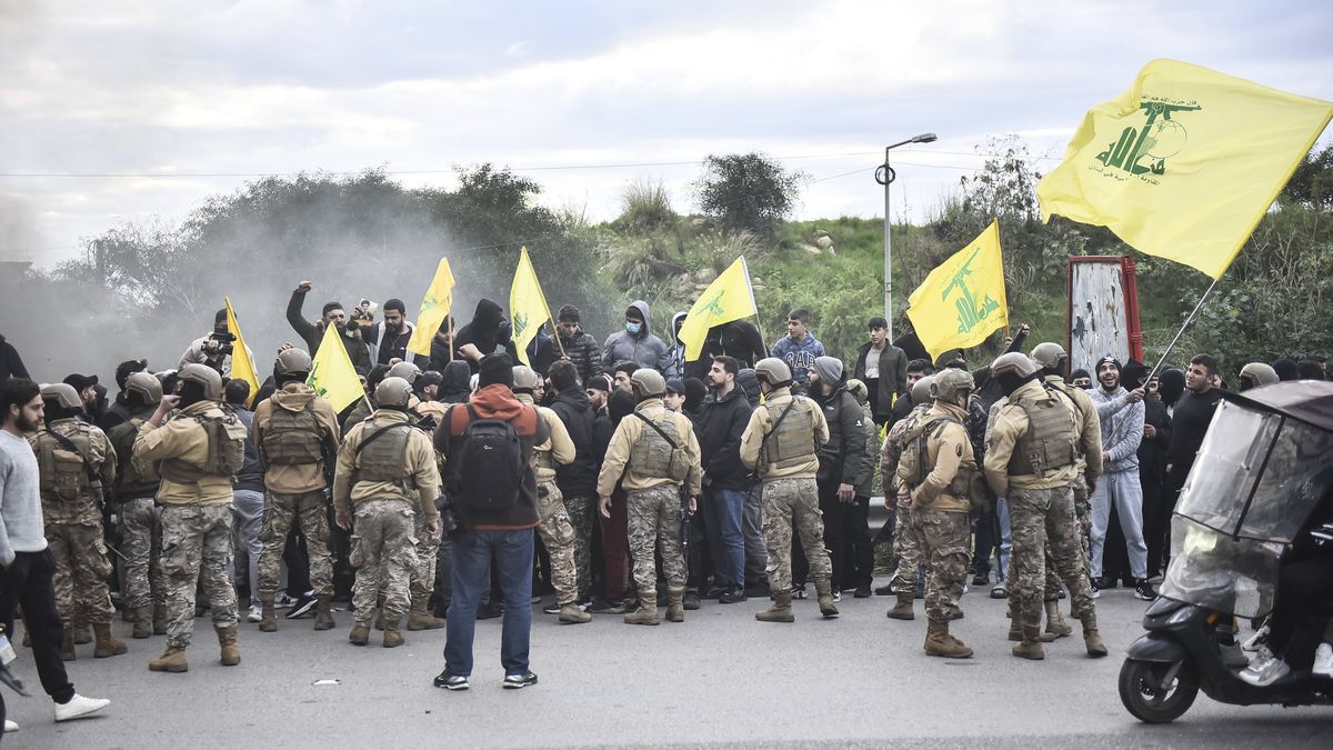 Einseitige ORF-Berichterstattung: Libanesische Streitkräfte und Hisbollah-Demonstranten vor dem Rafik-Hariri-Flughafen In Beirut