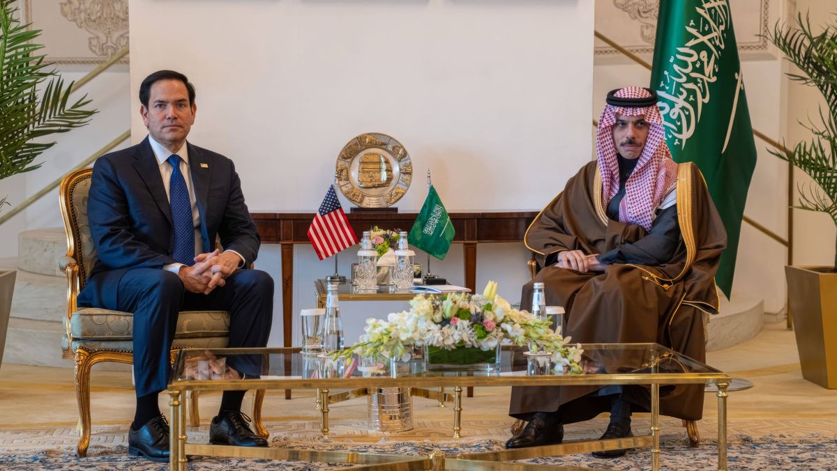 Trumps Außenminister Marco Rubio mit seinem saudischen Amtskollegen Faisal bin Farhan