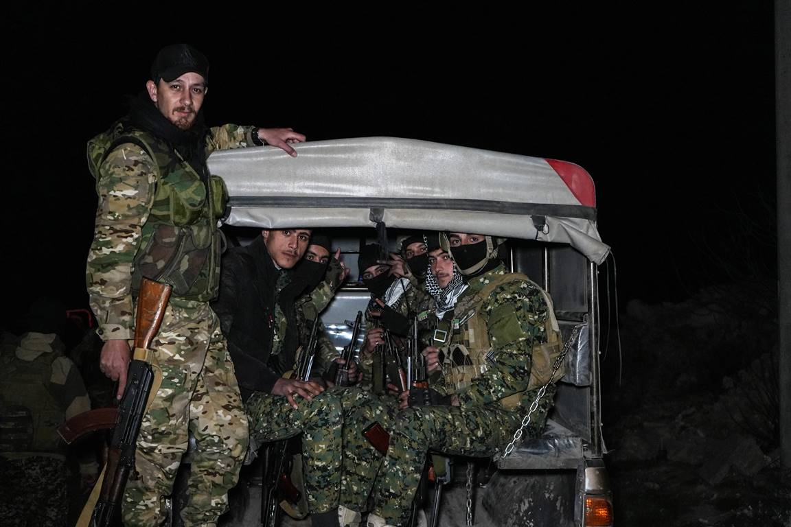 Truppen der neuen Interimsregierung in Syrien wurden in die Provinz Latakia verlegent. (© imago images/Middle East Images)