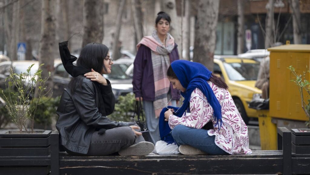 Das iranische Regime verschärft Repression gegen Frauen, die sich nicht an die Kopftuchpflicht halten