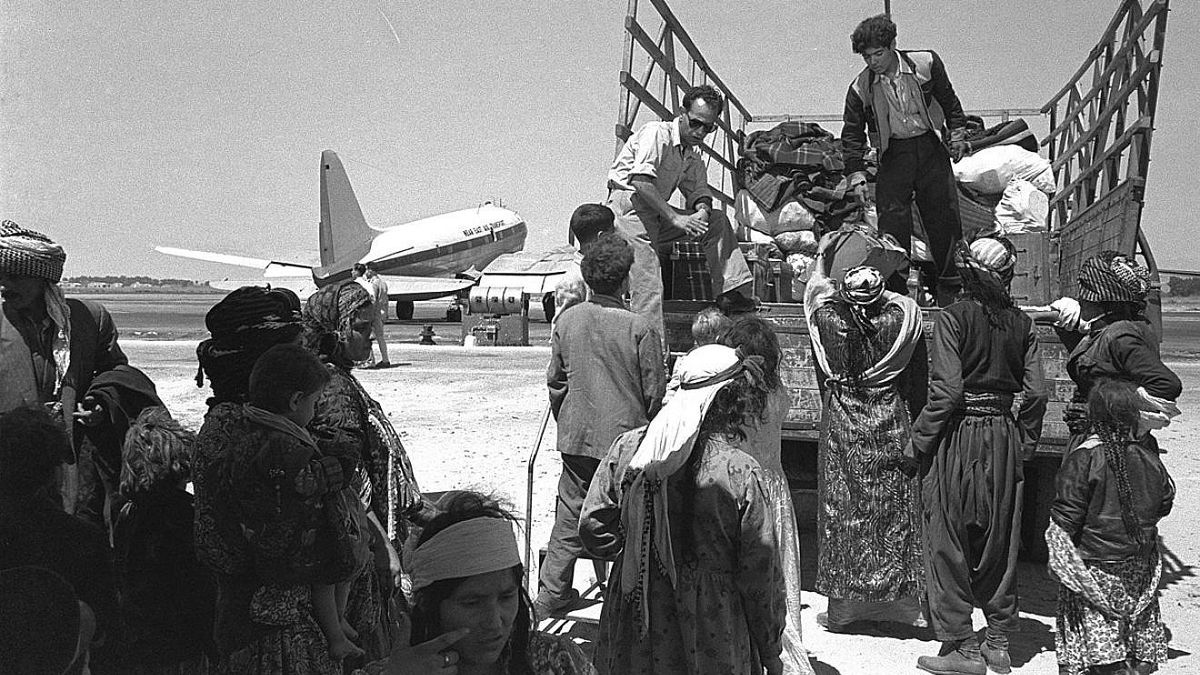 Irakische Juden kommen am israelischen Flughafen Lod an