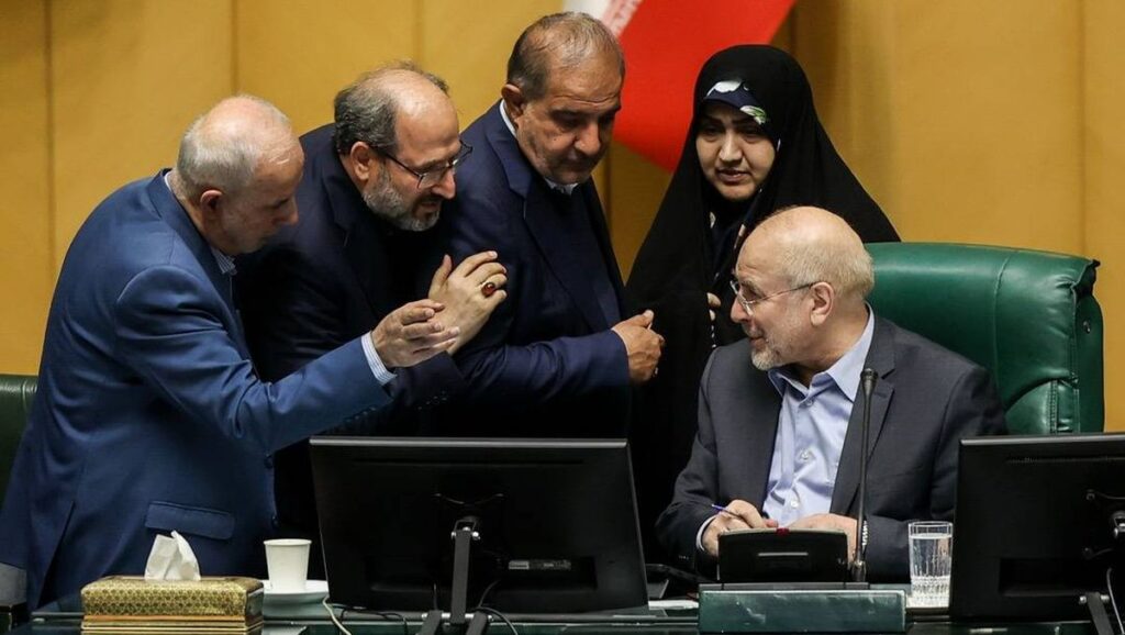 Parlamentssprecher Ghalibaf bei einer Sitzung des iranischen Abgeordnetenhauses