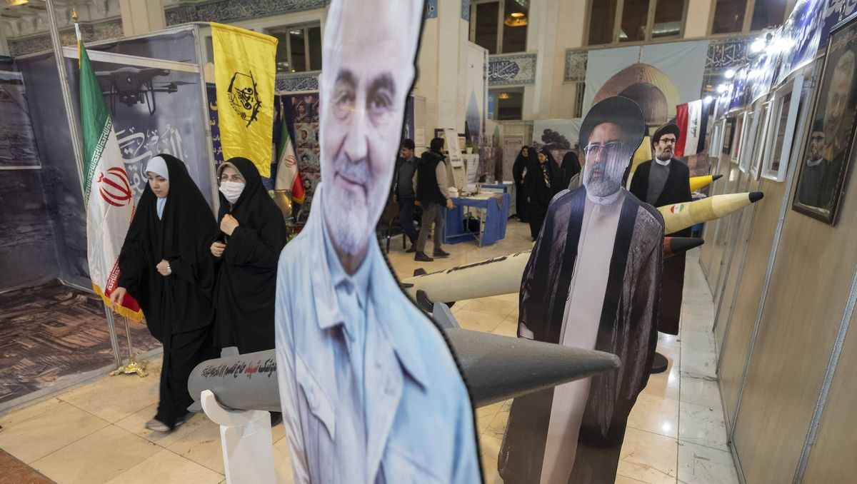 Ausstellung in der Großen Imam-Khomeini-Moschee in der iranischen Hauptstadt Teheran