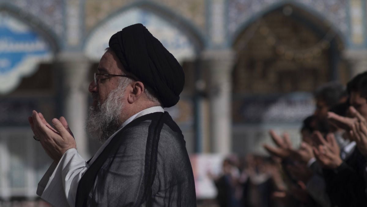 Der iranische Kleriker Ahmad Khatami droht USA und Europa in Freitagspredigt