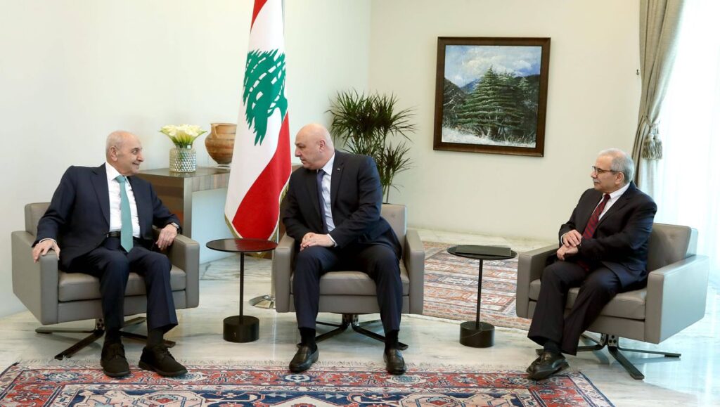 Libanesischer Parlamentssprecher Nabih Berri, Präsident Aoun und Premierminister Salam bei einem Treffen