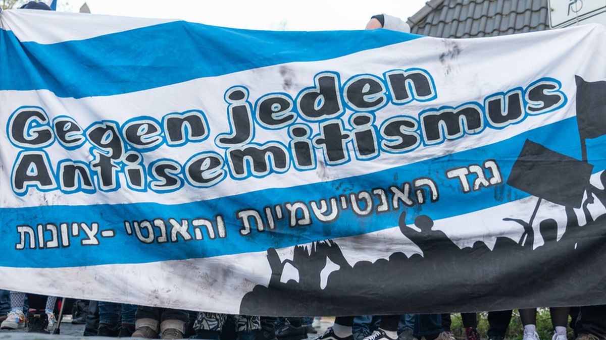 Unter dem Slogan »Gegen jeden Antisemitismus« fand heuer eine eigene linke Demo gegen den Wiener Akademikerball statt