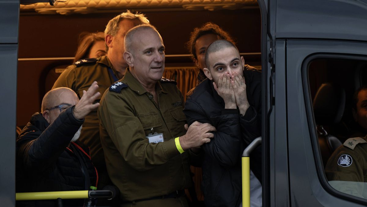 Omer Wenkert bei seiner Rückkehr aus der Hamas-Geiselhaft in Gaza nach Israel am 22. Februar 2025