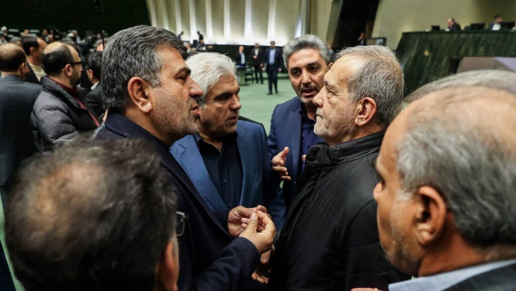 Amtsenthebungsverfahren gegen Finanzminister: Peseschkian wurde vor das iranische Parament zitiert
