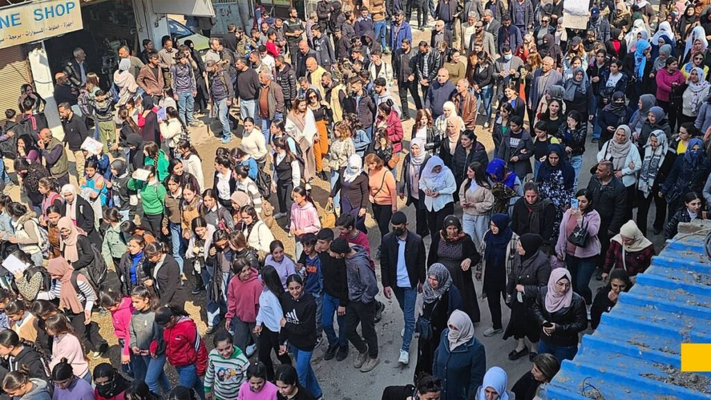 Solidaritätsdemonstration in der kurdischen Stadt Qamlishi mit den alawitischen Opfern der Massaker in Syrien
