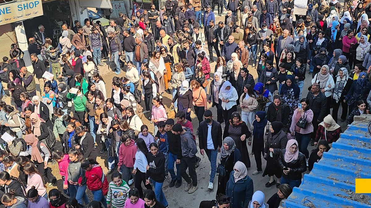 Solidaritätsdemonstration in der kurdischen Stadt Qamlishi mit den alawitischen Opfern der Massaker in Syrien