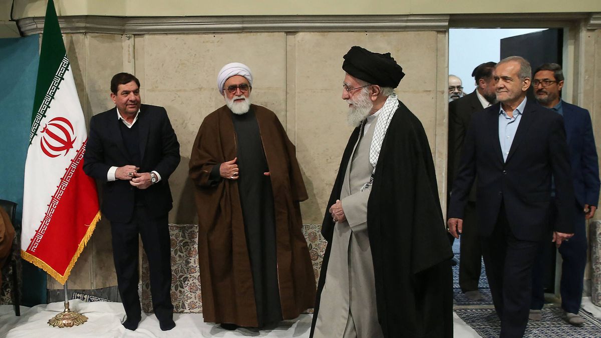 Ayatollah Khamenei hat das letzte Wort in allen politischen Fragen der Islamischen Republik Iran