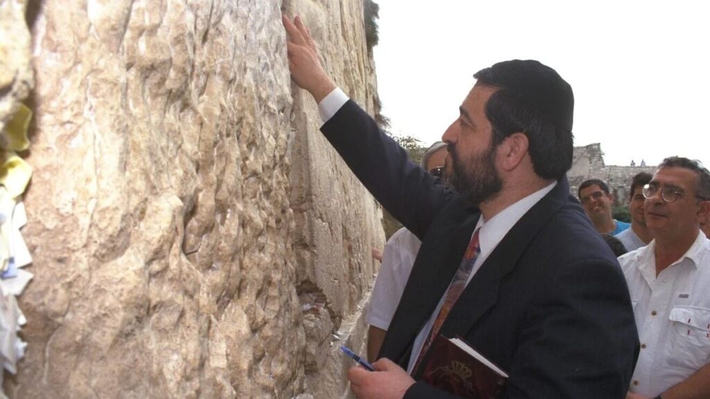 Vertreibung der syrischen Juden: Nach seiner Ausreise besucht der letzte Oberrabbiner des Landes im Jahr 1974 die Klagemauer in Jerusalem