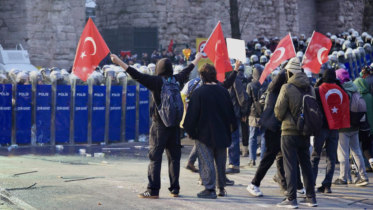 Protest gegen die Verhaftung von Oppositionsführer Ekrem Imamoglu in der Türkei