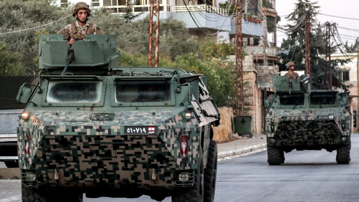 Fahrzeuge der Streitkräfte patrouillieren im Süden des Libanon nahe der Grenze zu Israel
