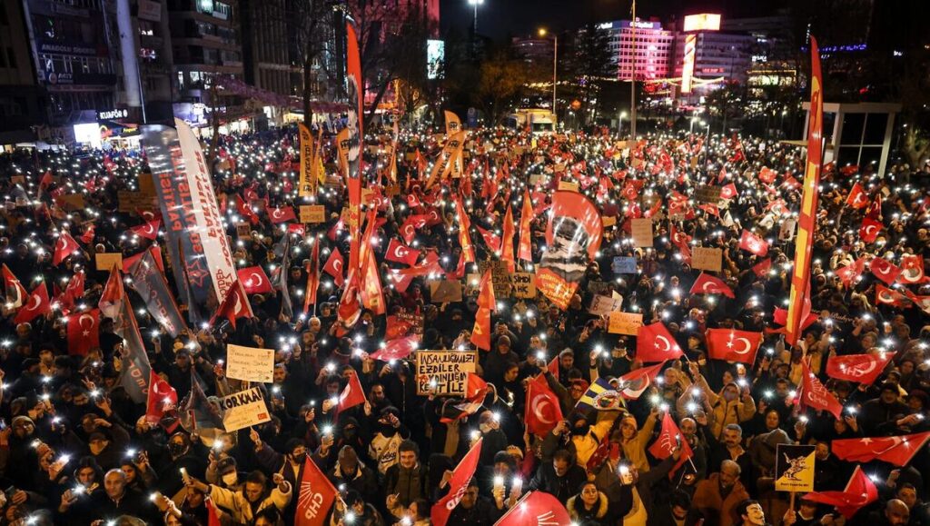 (Straßen-)Terror für Präsident Erdogan: Demonstration gegen die Verhaftung Ekrem Imamoglus in der türkischen Hauptstadt Ankara