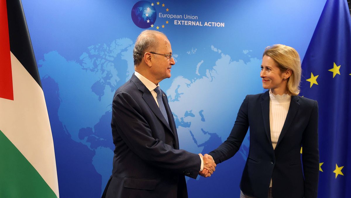 Der PA-Premierminister Mohammad Mustafa und die EU-Außenbeauftragte Kaja Kallas