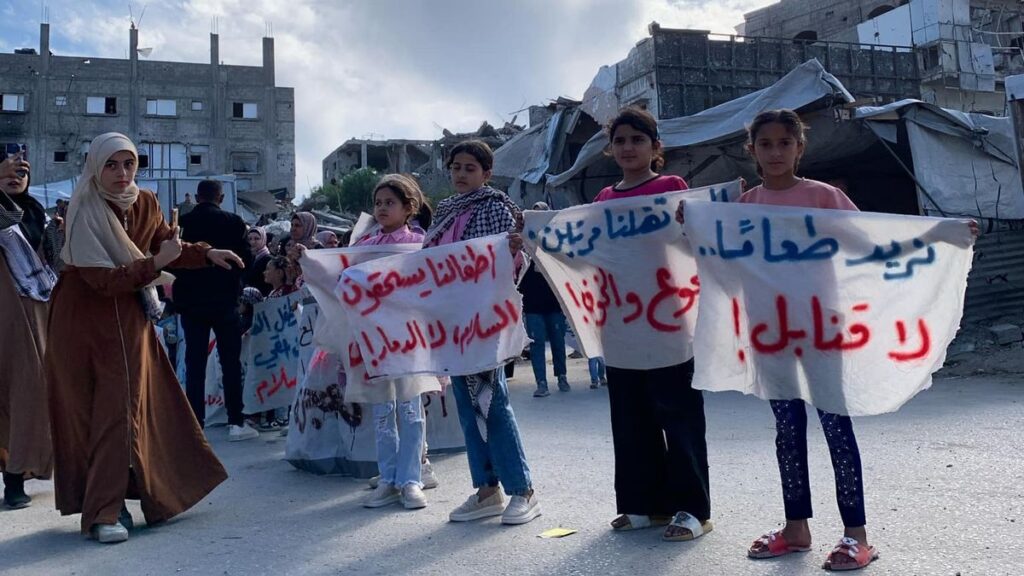 In Bet Lahia im nördlichen Gazastreifen protestierten Frauen und Kinder gegen die Hamas