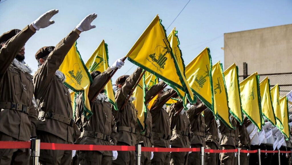 Salut der Hisbollah für bei einem israelischen Luftangriff getötete Kämpfer der Terrorgruppe