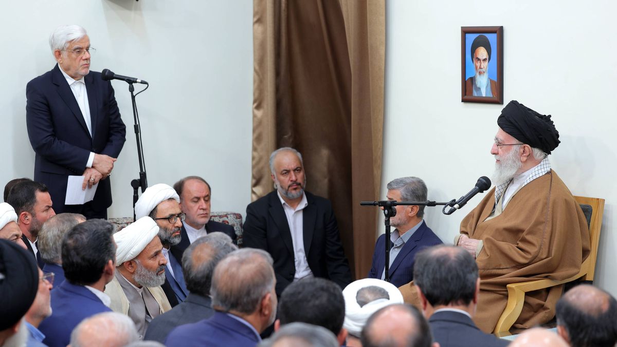 Irans Oberster Führer Khamenei bei Gesprächen mit Regierungsfunktionären