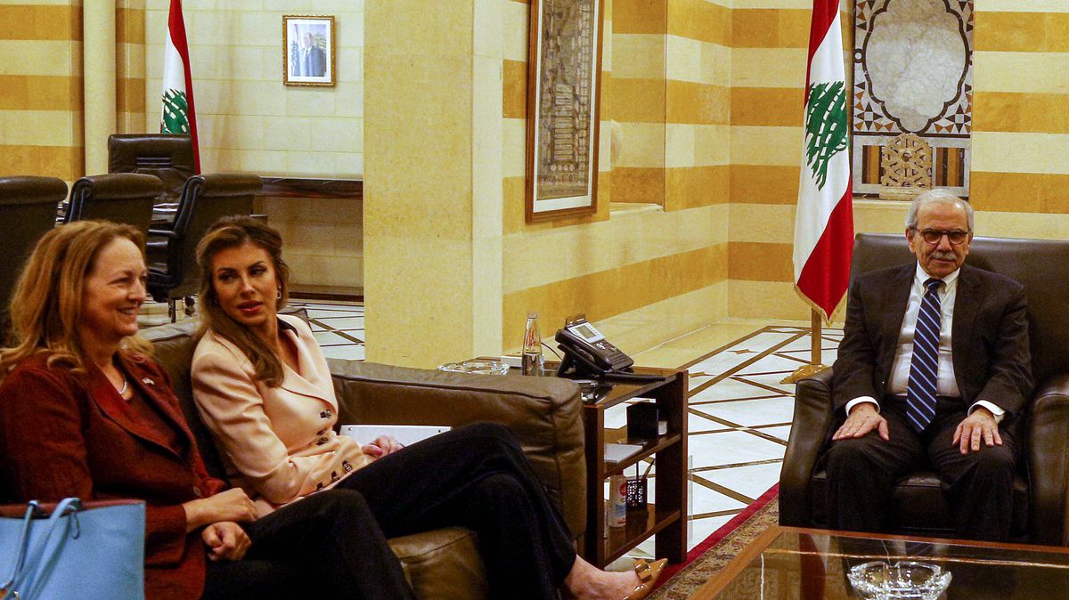 Druck auf Hisbollah: US-Gesandte Morgan Ortagus bei Treffen mit dem Libanons Premierminister Nawaf Salam