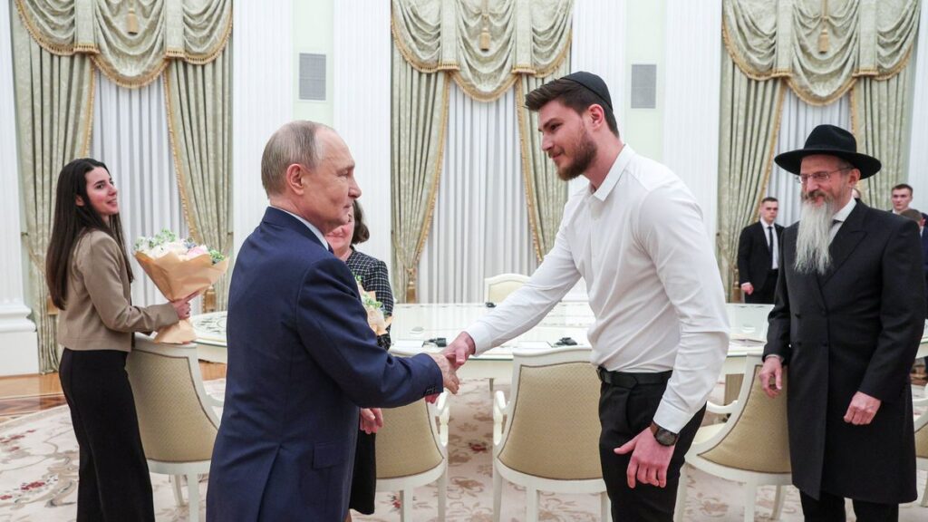 Lob für Hamas: Russlands Präsident Putin bei Treffen mit Ex-Gaza-Geisel Alexander Trufanov