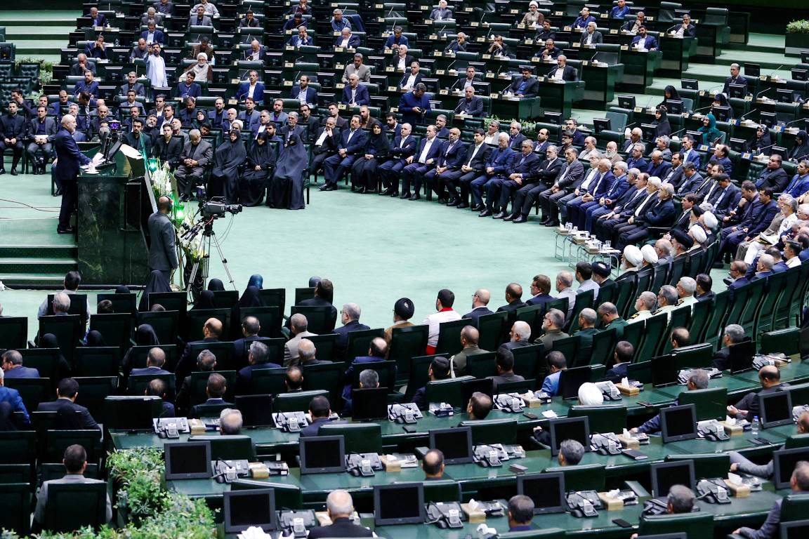 Das iranische Parlament hat die Verschärfung der Hidschab-Pflicht beschlossen. (© imago images/APAimages)