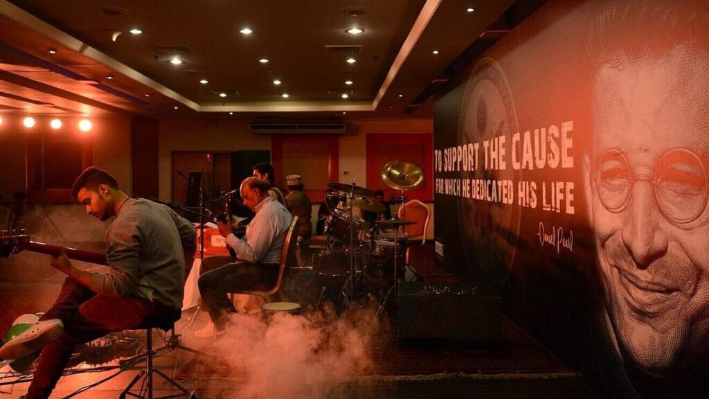 Pakistanische Musiker bei einem Erinnerungskonzert an den einem antisemitischen Mord zum Opfer gefallenen US-Journalisten Daniel Pearl