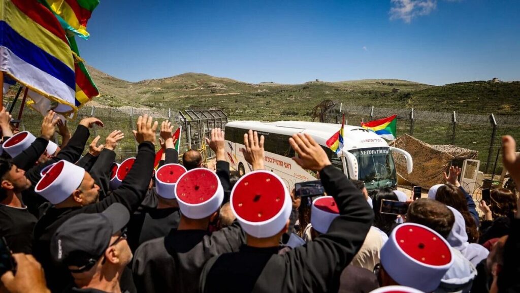 Syrische Drusen reisen nach Israel ein, um an den religiösen Feierlichkeiten am Grab von Nabi Shu'ayb teilzunehmen