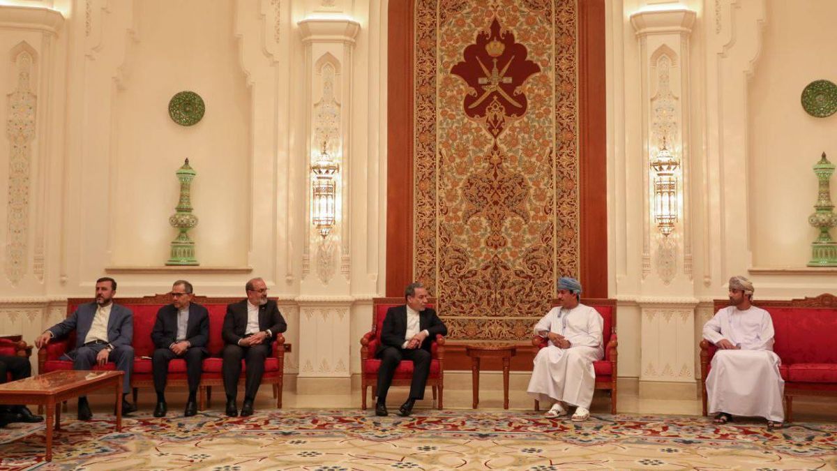Der iranische Außenminister Araghchi bei der letzten Runde der Atimverhandlungen im Iran