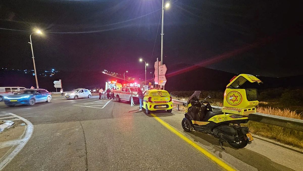 Israelische Rettungskräfte am Ort des palästinensischen Terroranschlags im Westjordanland