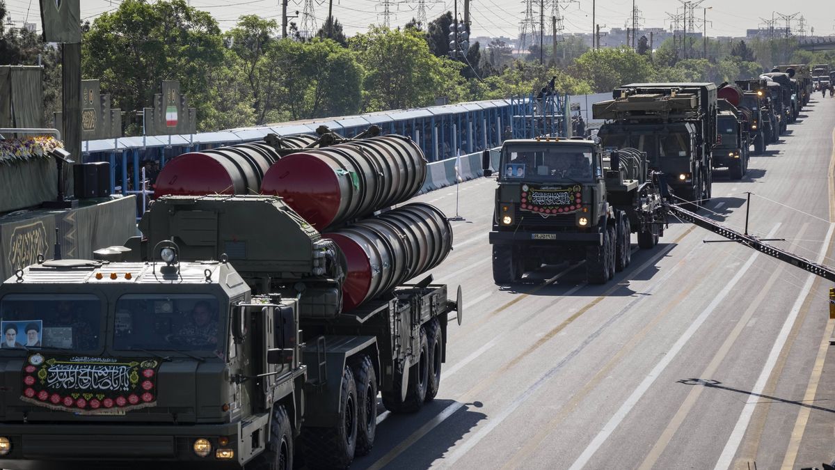 Iran präsentiert bei der Parade zum Tag der Armee S-300-Luftabwehsysteme