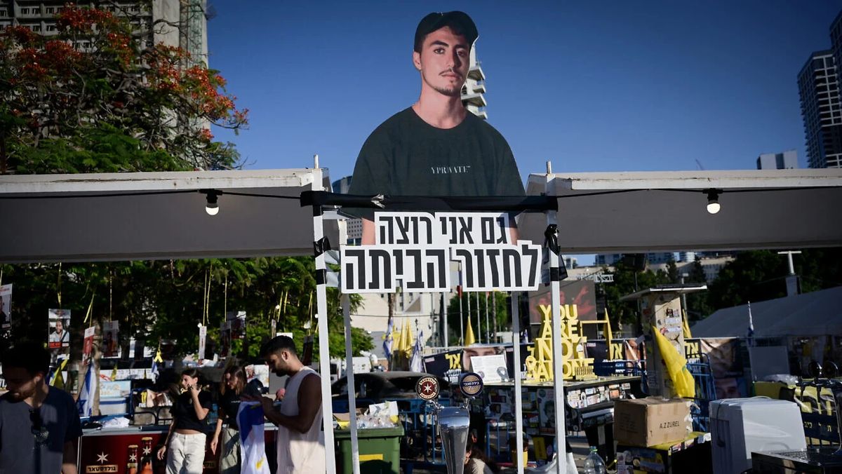 Auf dem Tel Aviver »Platz der Geiseln« wird dem Geburtstag des entführten Israelis Yonatan Samerano gedacht