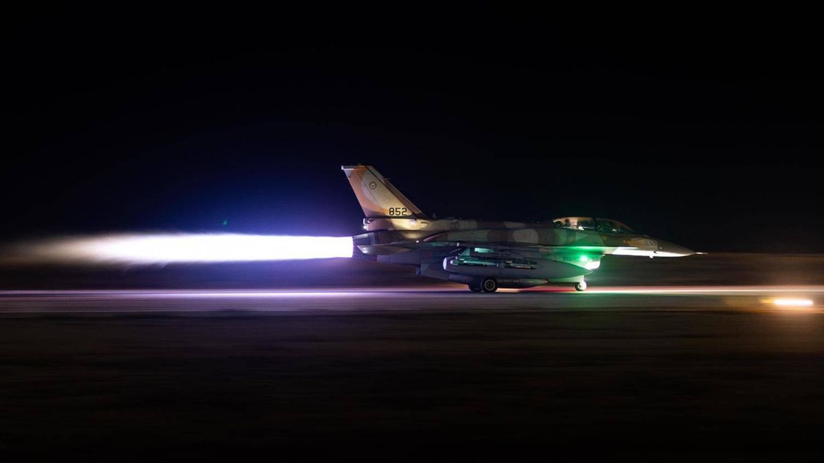 Israelischer Kampfjet kurz vor dem Start in Richtung Iran