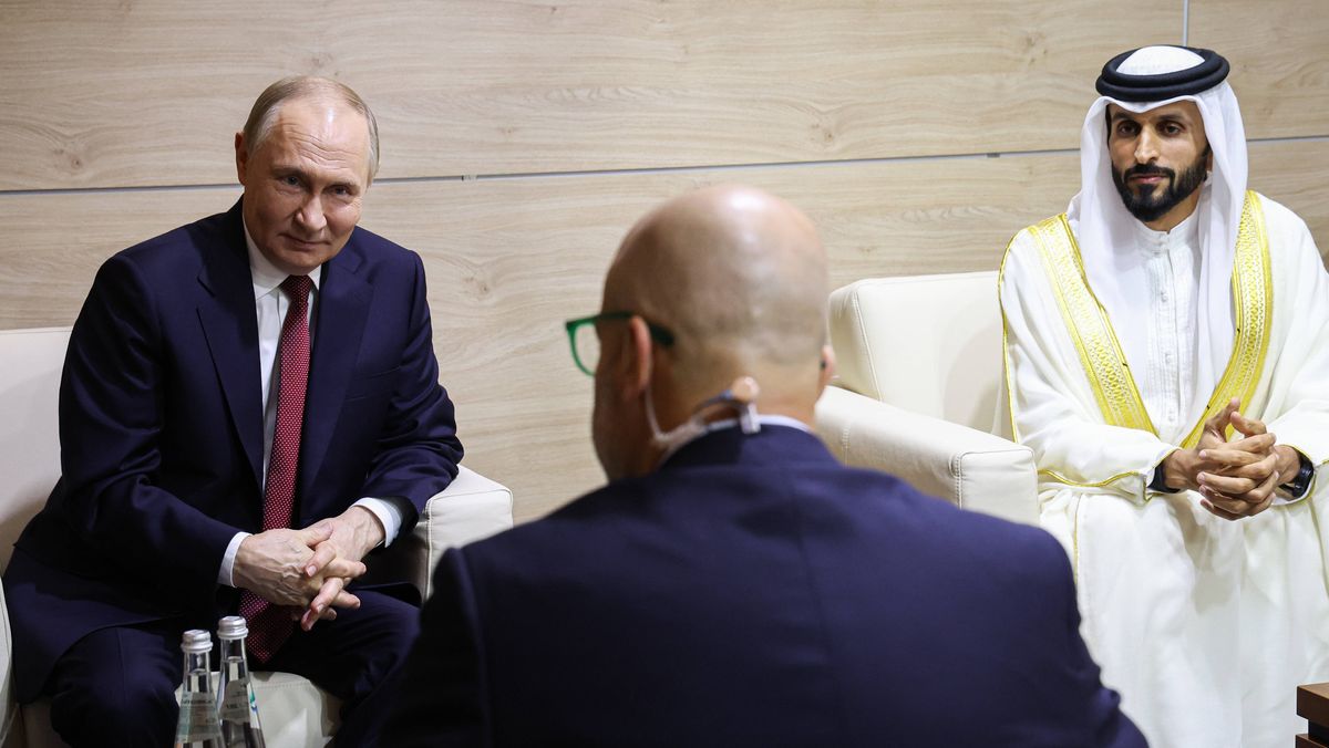 Der russische Präsident Putin empfängt Bahrains Nationalen Sicherheitsberater Nasser bin Hamad Al Khalifa