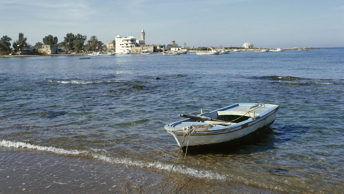 Schwimmen nur mit züchtiger Kleidung: Strand von Latakia in Syrien
