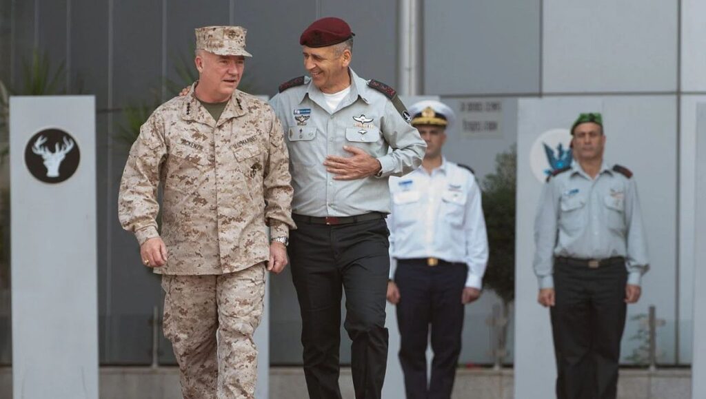 Ex-CENTCOM-Chef Kenneth F. McKenzie Jr. mit dem IDF-Generalstabschef Aviv Kohavi