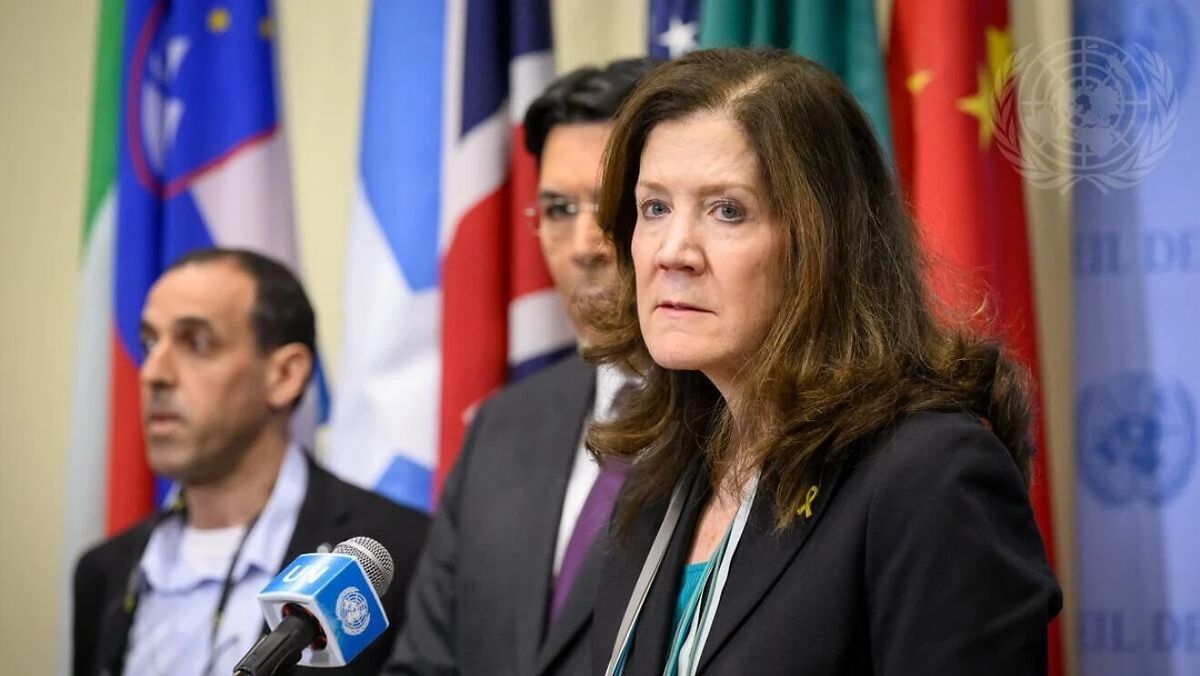 Die US-Gesandte bei den Vereinten Nationen Dorothy Shea mit der ehemaligen Hamas-Geisel Eli Sharabi