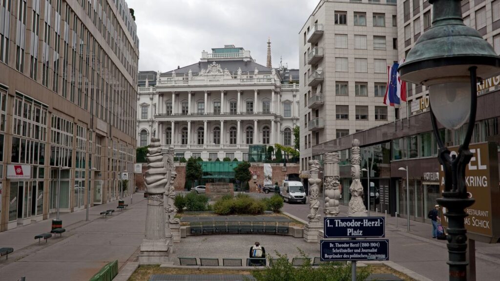 Der Theodor-Herzl-Platz am Rande der Wiener Innenstadt