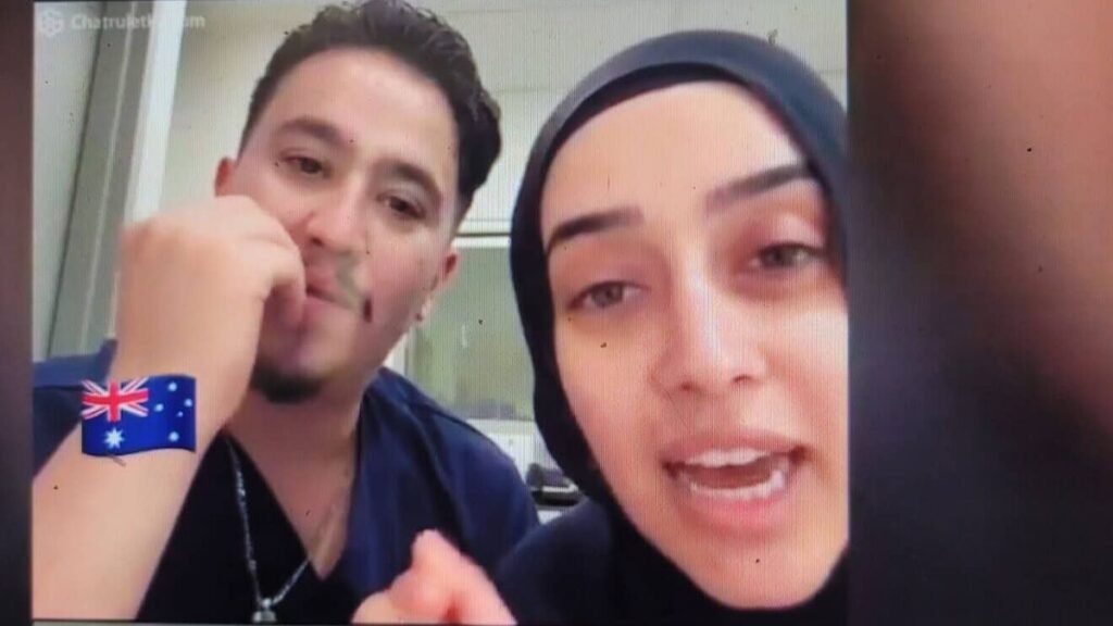 Die beiden australischen Krankenpfleger während ihres Video-Cats mit einem israelischen Blogger Max Veifer